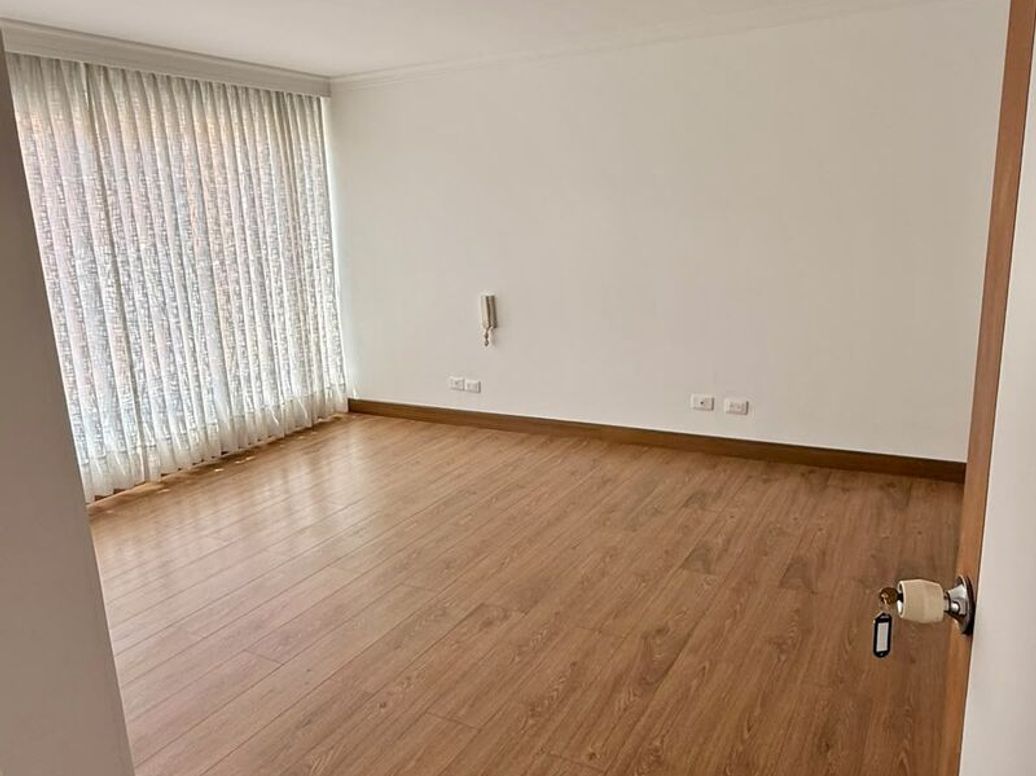 Apartamento de 3 alcobas en venta en Santa Barbara Central, Bogotá, 178 m² · foto 11 de 17