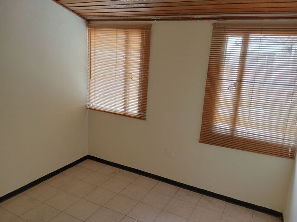 Casa de 6 alcobas en venta en El Encanto, Bogotá, 250 m² · foto 6 de 18