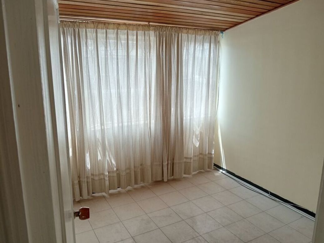 Casa de 6 alcobas en venta en El Encanto, Bogotá, 250 m² · foto 15 de 18
