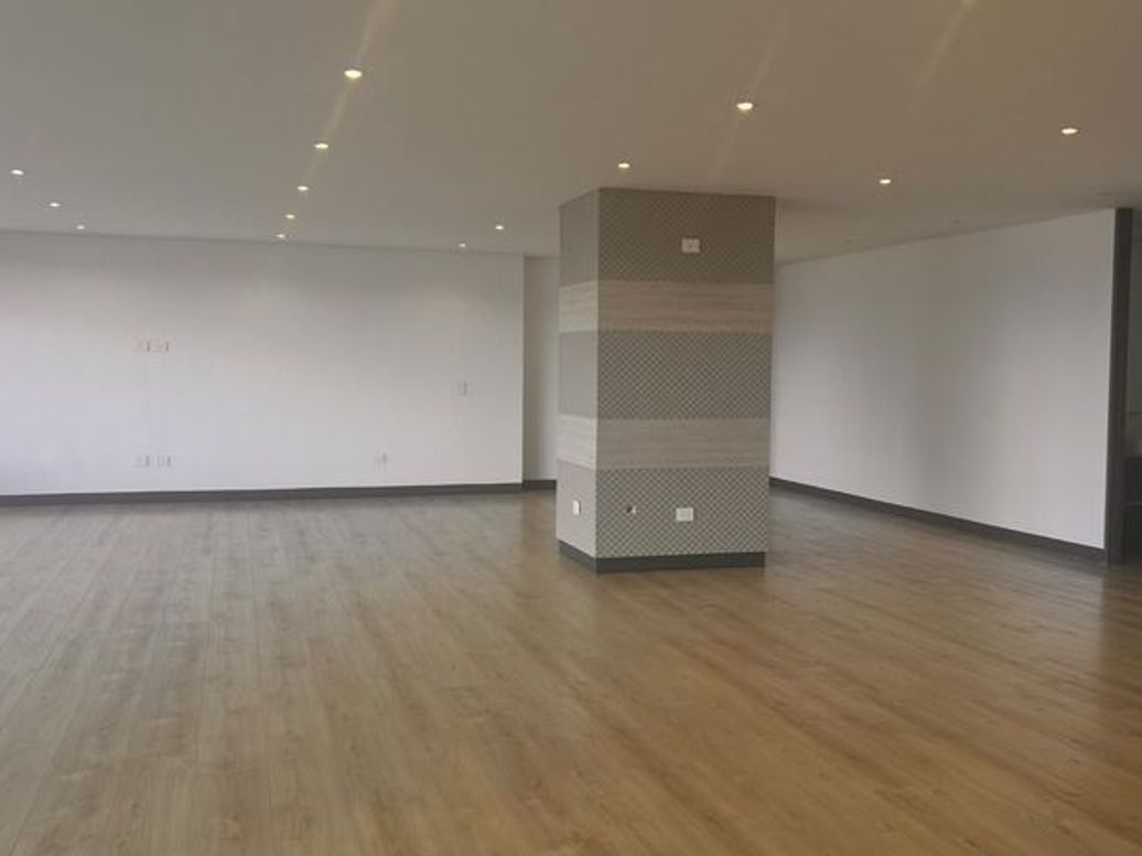 Apartamento de 4 alcobas en venta en Cerros De Santa Barbara, Bogotá, 488 m² · foto 5 de 14