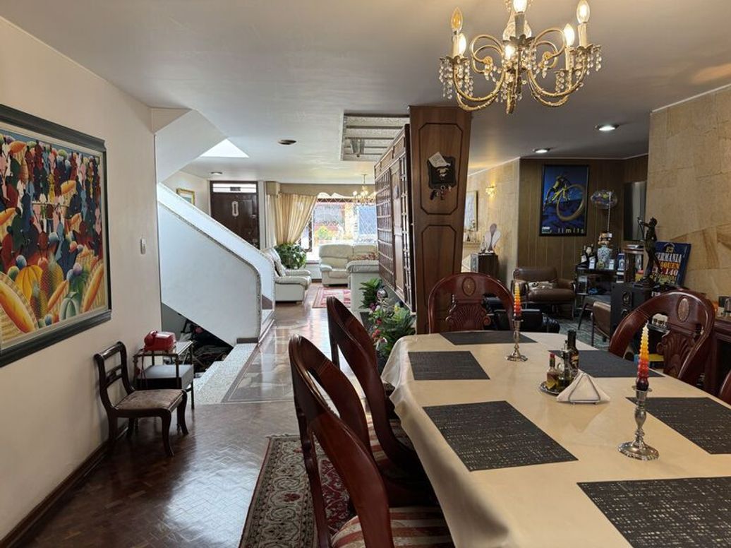 Casa de 5 alcobas en venta en San Patricio, Bogotá, 445 m² · foto 6 de 20