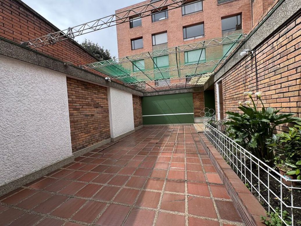 Casa de 5 alcobas en venta en San Patricio, Bogotá, 445 m² · foto 8 de 20