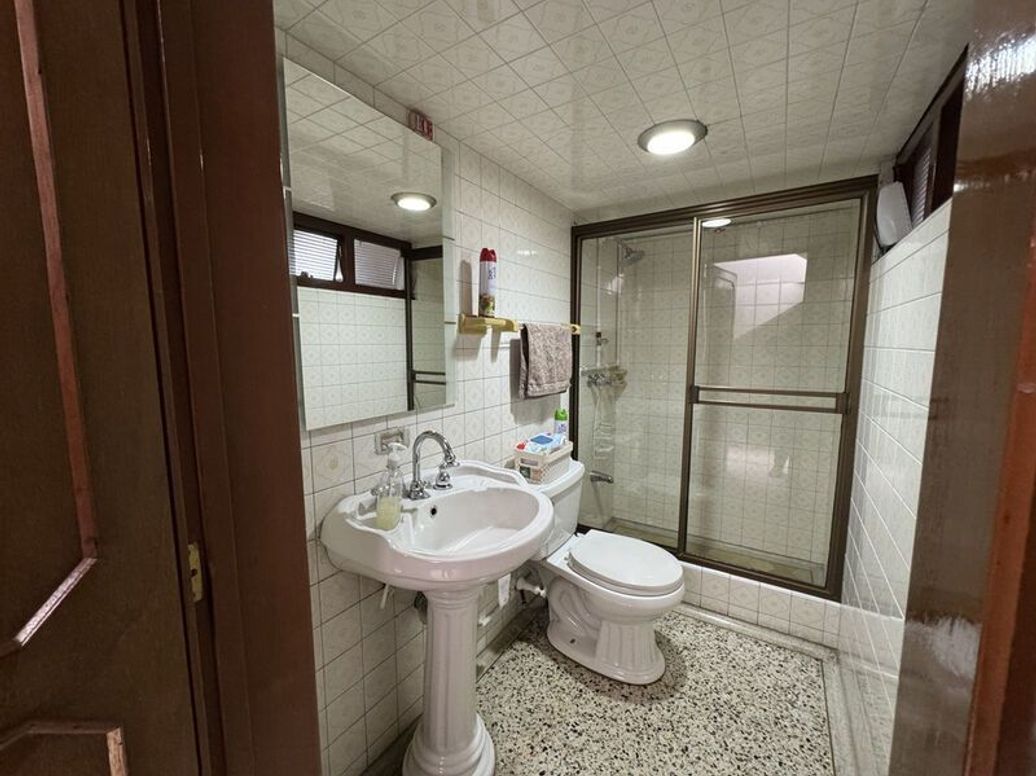 Casa de 5 alcobas en venta en San Patricio, Bogotá, 445 m² · foto 13 de 20