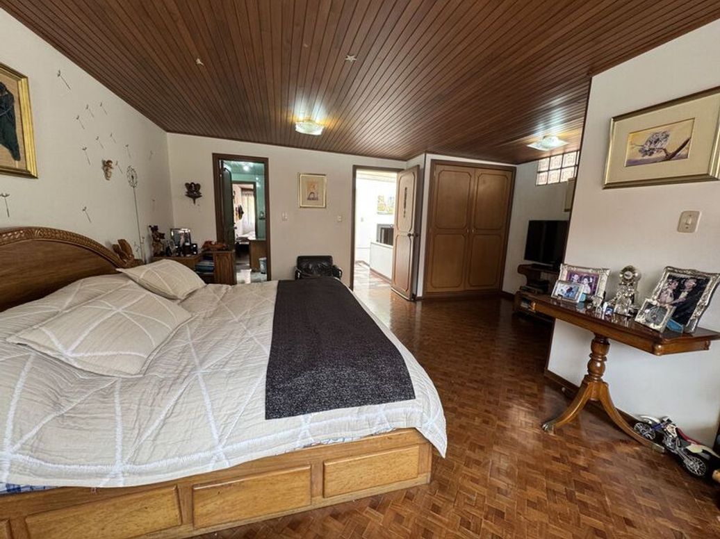 Casa de 5 alcobas en venta en San Patricio, Bogotá, 445 m² · foto 14 de 20