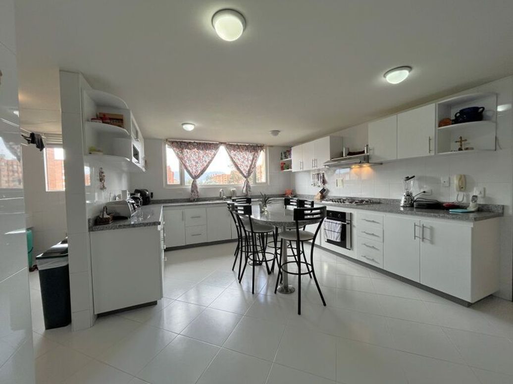 Apartamento de 3 alcobas en venta en Ciudad Salitre Sur-Oriental, Bogotá, 242 m² · foto 6 de 20