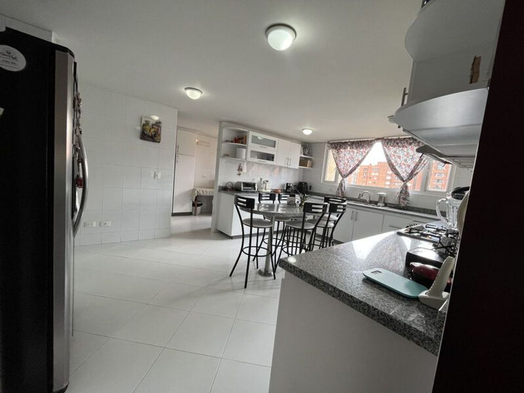 Apartamento de 3 alcobas en venta en Ciudad Salitre Sur-Oriental, Bogotá, 242 m² · foto 5 de 20