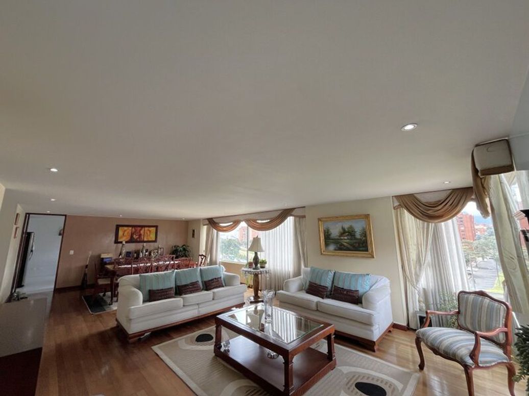 Apartamento de 3 alcobas en venta en Ciudad Salitre Sur-Oriental, Bogotá, 242 m² · foto 4 de 20
