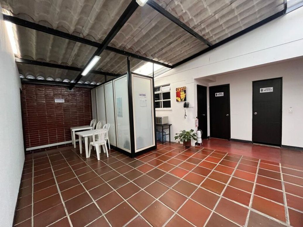 Casa de 12 alcobas en venta en La Soledad, Bogotá, 400 m² · foto 6 de 18