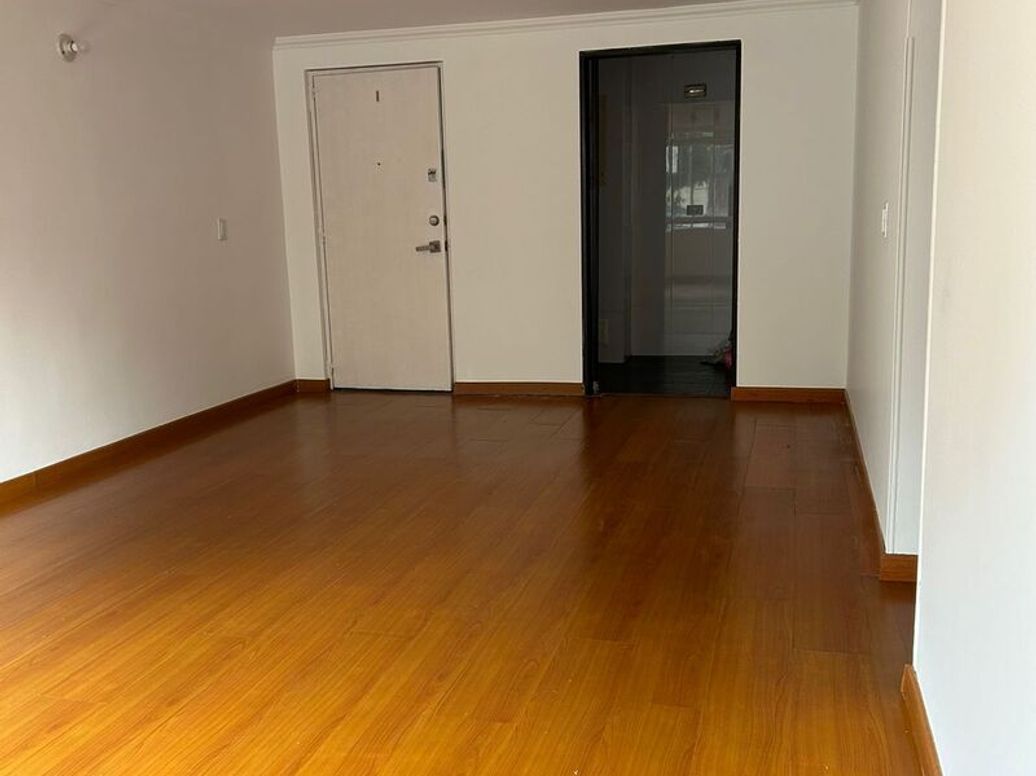 Apartamento de 3 alcobas en venta en Atenas, Bogotá, 83 m² · foto 2 de 20