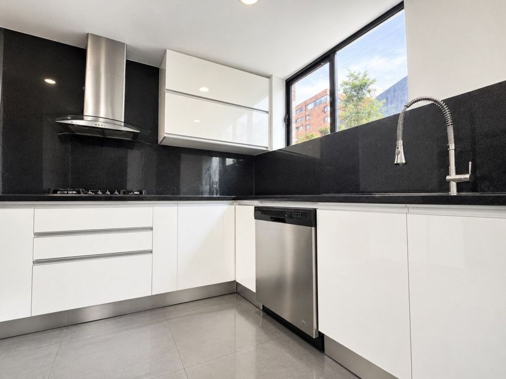 Apartamento de 2 alcobas en venta en Los Rosales, Bogotá, 130 m² · foto 17 de 20