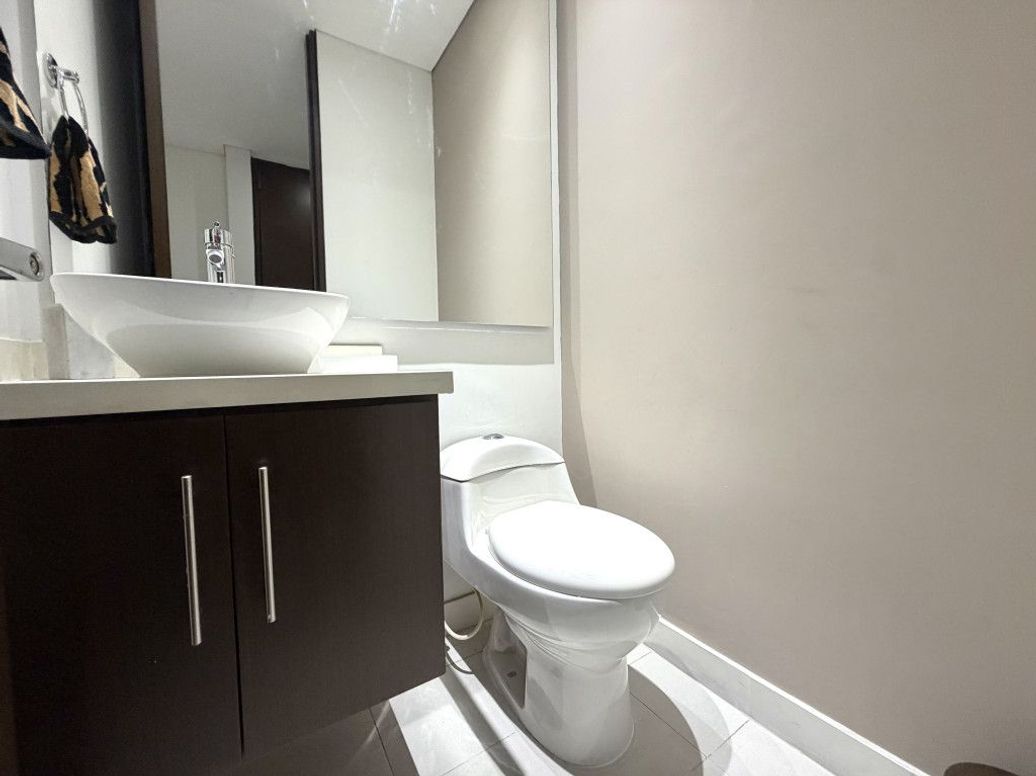 Apartamento de 2 alcobas en venta en Los Rosales, Bogotá, 130 m² · foto 19 de 20