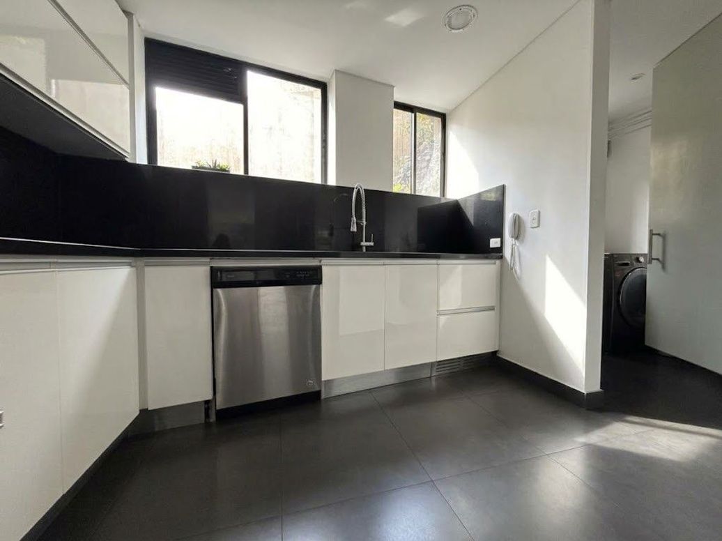 Apartamento de 2 alcobas en venta en Los Rosales, Bogotá, 130 m² · foto 18 de 20