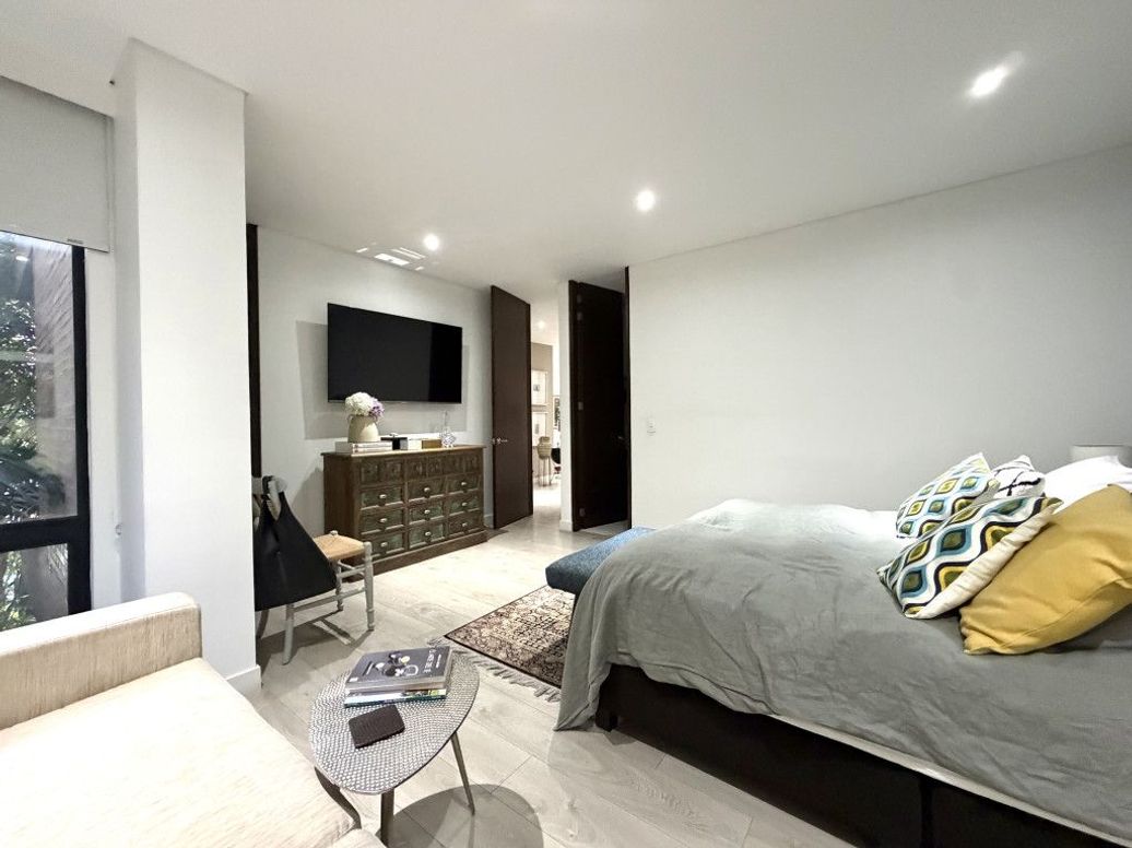Apartamento de 2 alcobas en venta en Los Rosales, Bogotá, 130 m² · foto 10 de 20