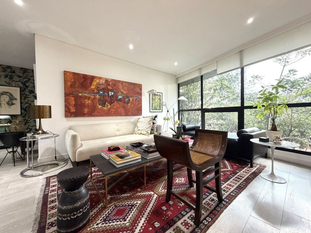 Apartamento de 2 alcobas en venta en Los Rosales, Bogotá, 130 m² · foto 2 de 20