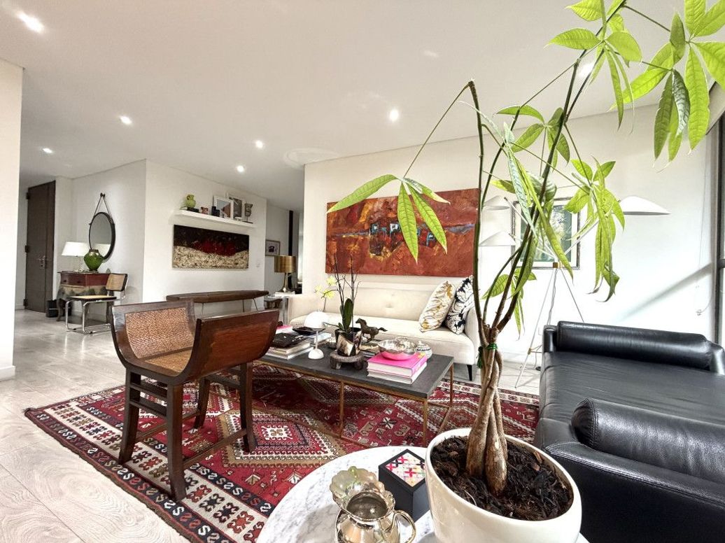 Apartamento de 2 alcobas en venta en Los Rosales, Bogotá, 130 m² · foto 3 de 20