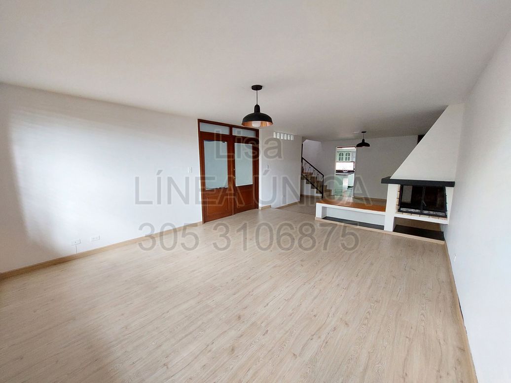 Casa de 6 alcobas en venta en Santa Ana Occidental, Bogotá, 315 m² · foto 2 de 20