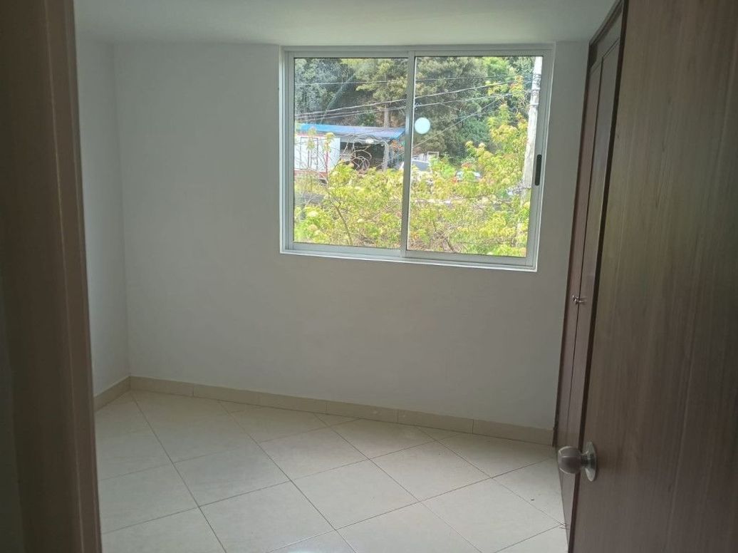 Apartamento de 2 alcobas en venta en El Codito, Bogotá, 43 m² · foto 3 de 12