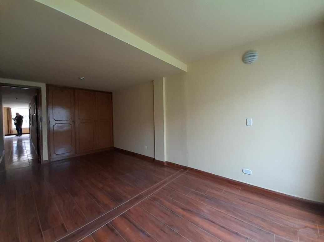 Apartamento de 3 alcobas en venta en Caobos Salazar, Bogotá, 89 m² · foto 8 de 14