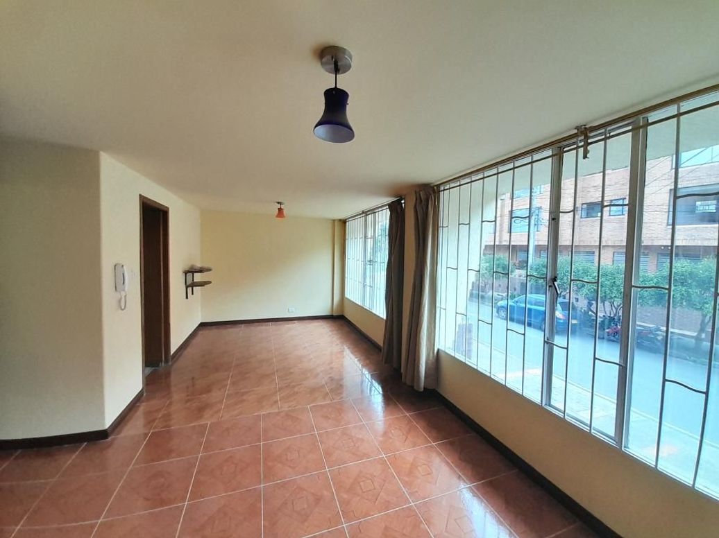 Apartamento de 3 alcobas en venta en Caobos Salazar, Bogotá, 89 m² · foto 2 de 14
