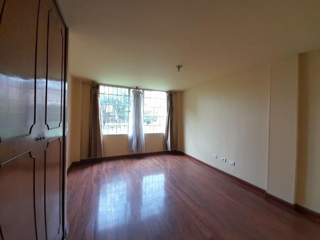 Apartamento de 3 alcobas en venta en Caobos Salazar, Bogotá, 89 m² · foto 5 de 14