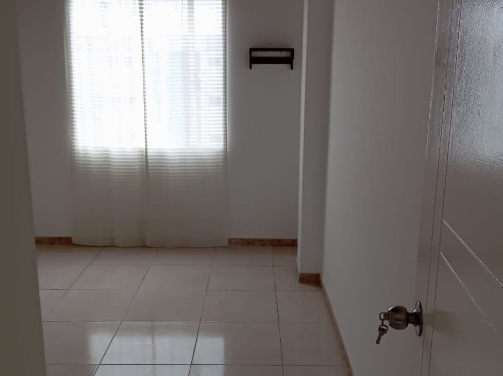 Apartamento de 2 alcobas en arriendo en Villas De Granada Et. I, Bogotá, 48 m² · foto 2 de 15