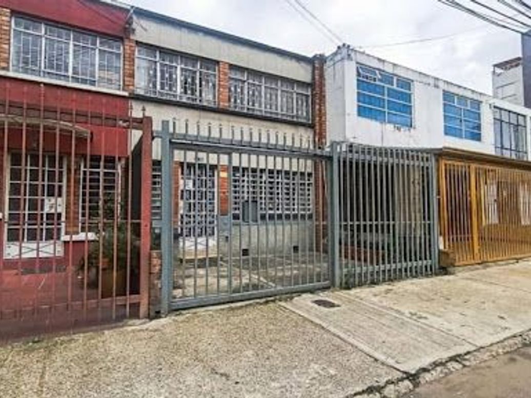 Casa de 5 alcobas en venta en San Luis, Bogotá, 236 m² · foto 2 de 17