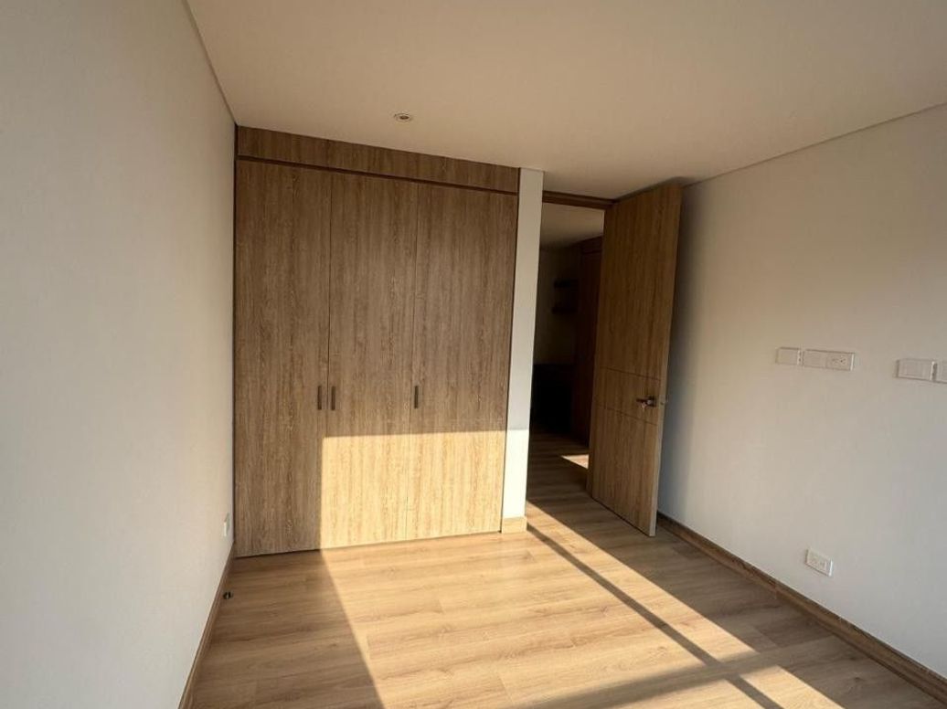 Apartamento de 3 alcobas en arriendo en Santa Barbara Occidental, Bogotá, 110 m² · foto 19 de 20