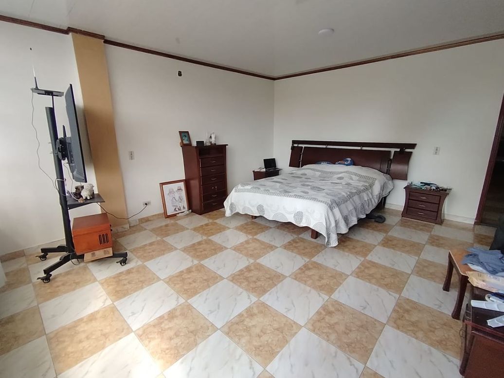Casa de 6 alcobas en venta en Castilla, Bogotá, 214 m² · foto 4 de 20