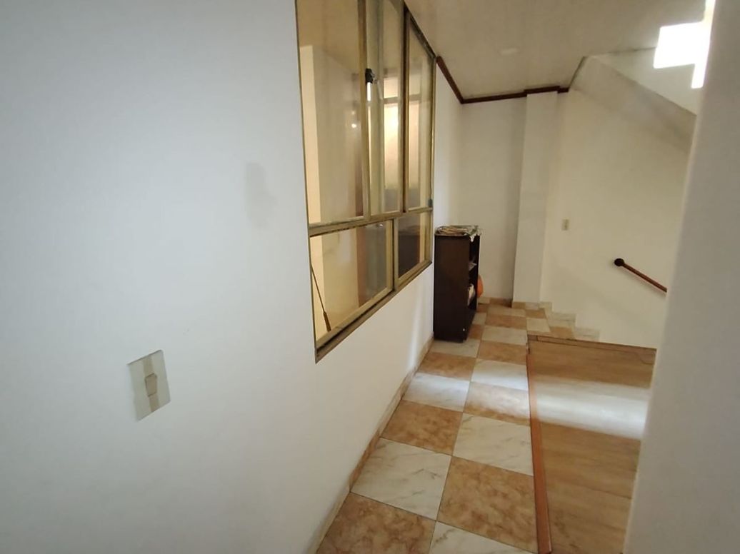 Casa de 6 alcobas en venta en Castilla, Bogotá, 214 m² · foto 6 de 20