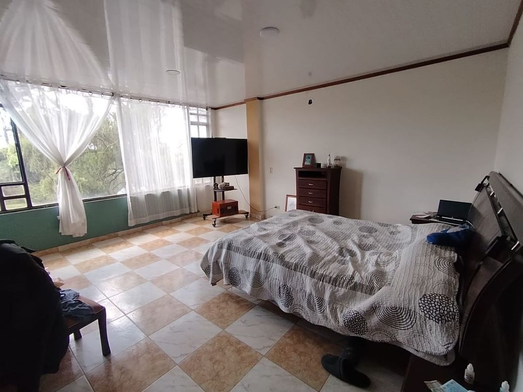 Casa de 6 alcobas en venta en Castilla, Bogotá, 214 m² · foto 5 de 20