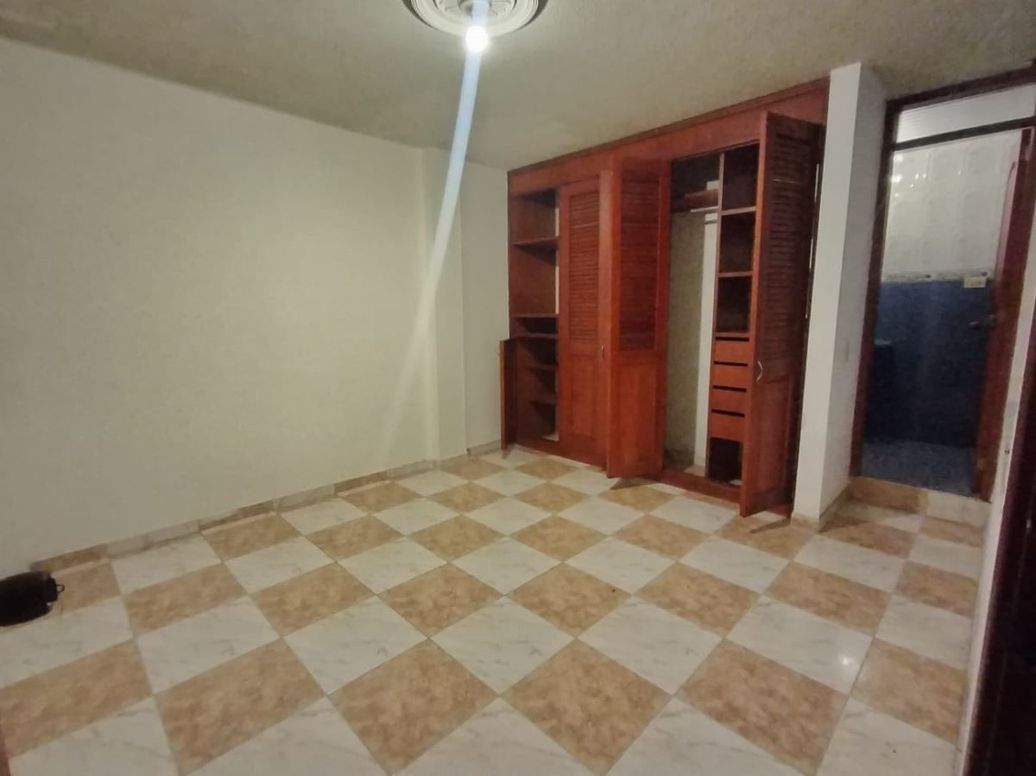 Casa de 6 alcobas en venta en Castilla, Bogotá, 214 m² · foto 8 de 20