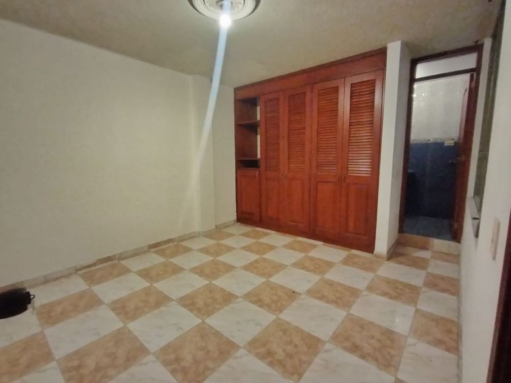 Casa de 6 alcobas en venta en Castilla, Bogotá, 214 m² · foto 7 de 20