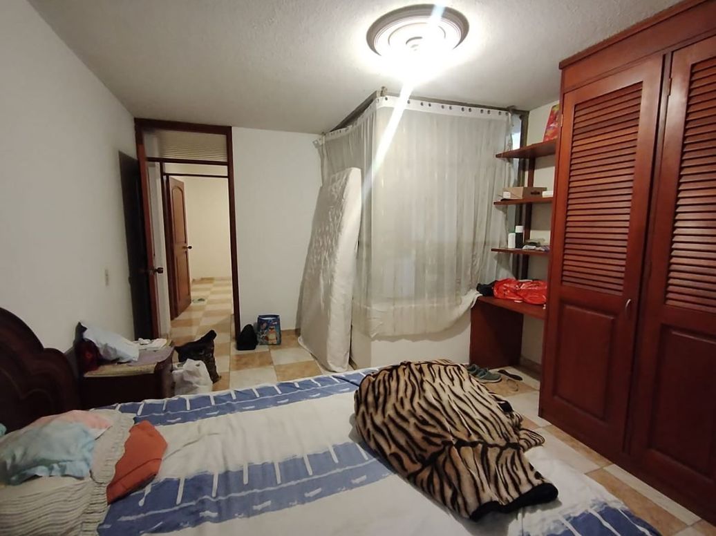 Casa de 6 alcobas en venta en Castilla, Bogotá, 214 m² · foto 10 de 20