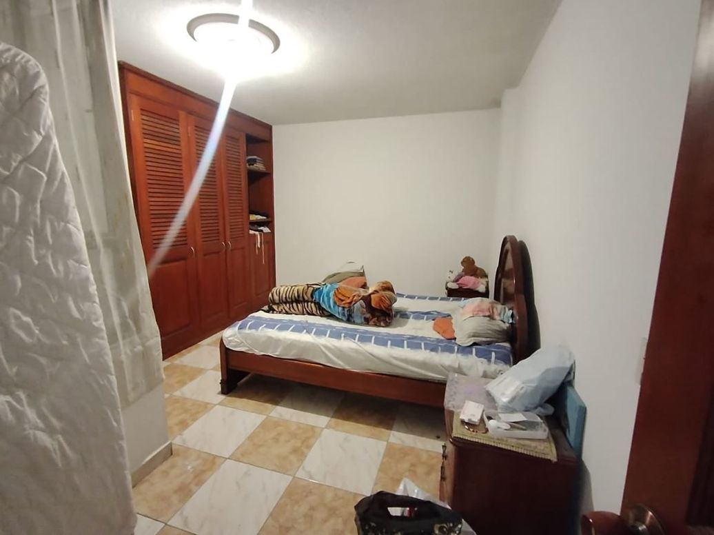 Casa de 6 alcobas en venta en Castilla, Bogotá, 214 m² · foto 11 de 20