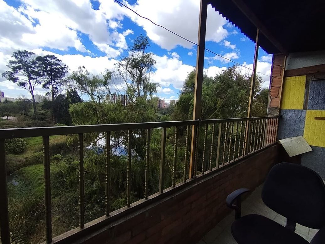 Casa de 6 alcobas en venta en Castilla, Bogotá, 214 m² · foto 18 de 20