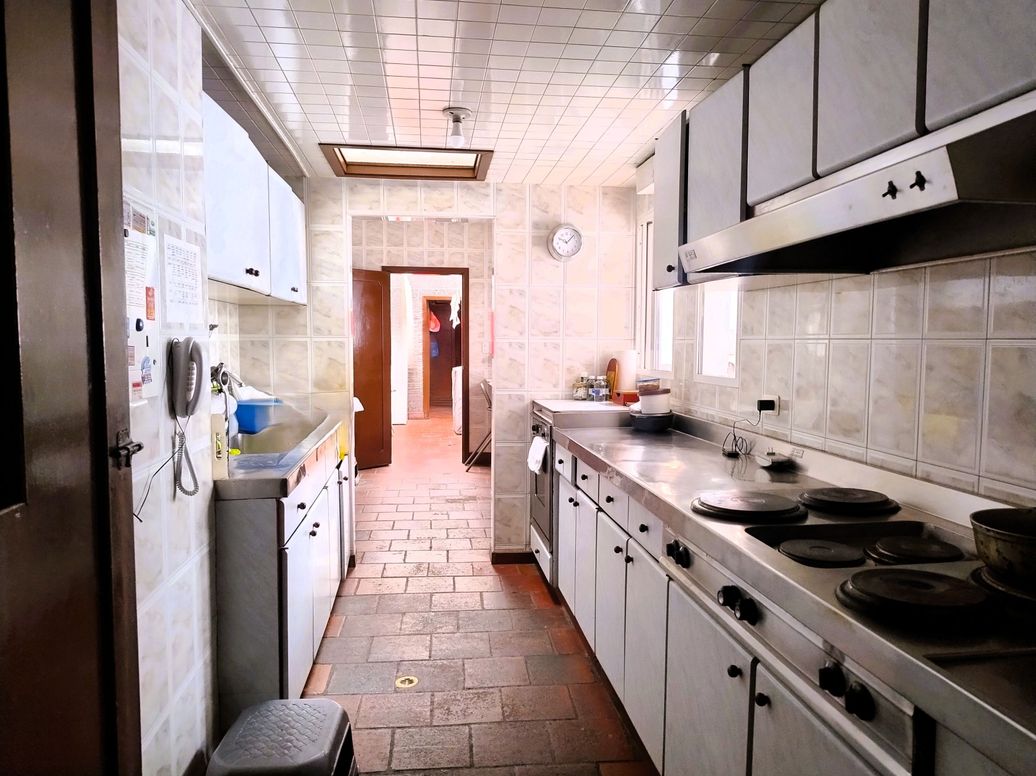 Casa de 5 alcobas en venta en Molinos Norte, Bogotá, 298 m² · foto 3 de 17