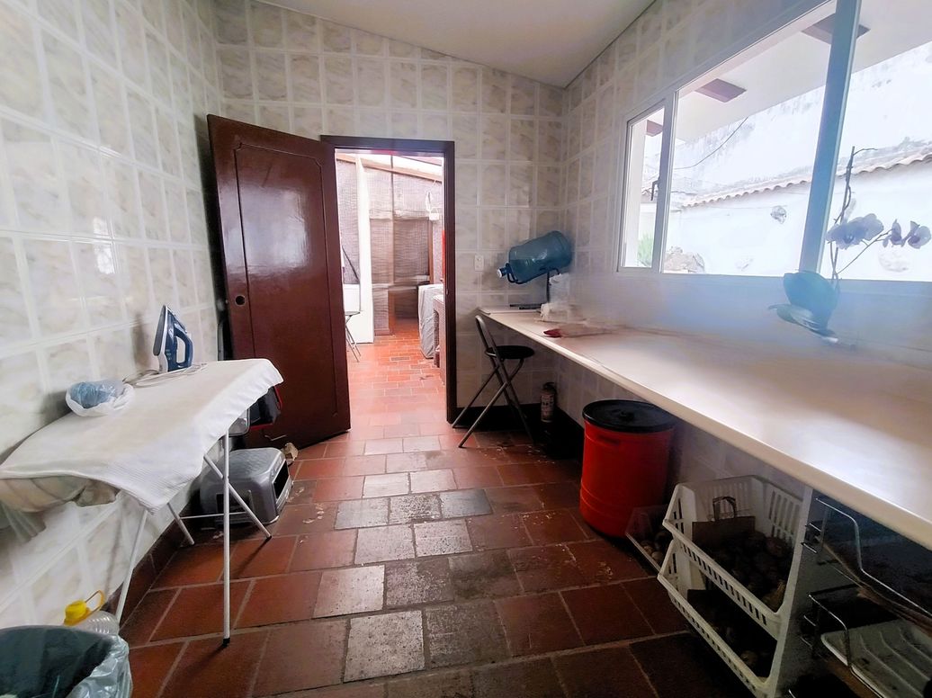 Casa de 5 alcobas en venta en Molinos Norte, Bogotá, 298 m² · foto 9 de 17