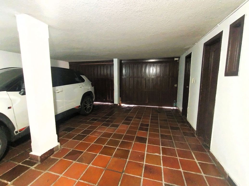 Casa de 5 alcobas en venta en Molinos Norte, Bogotá, 298 m² · foto 17 de 17