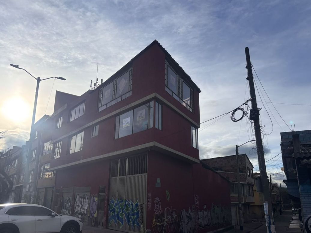 Casa de 4 alcobas en venta en Miraflores Kennedy, Bogotá, 356 m² · foto 3 de 20