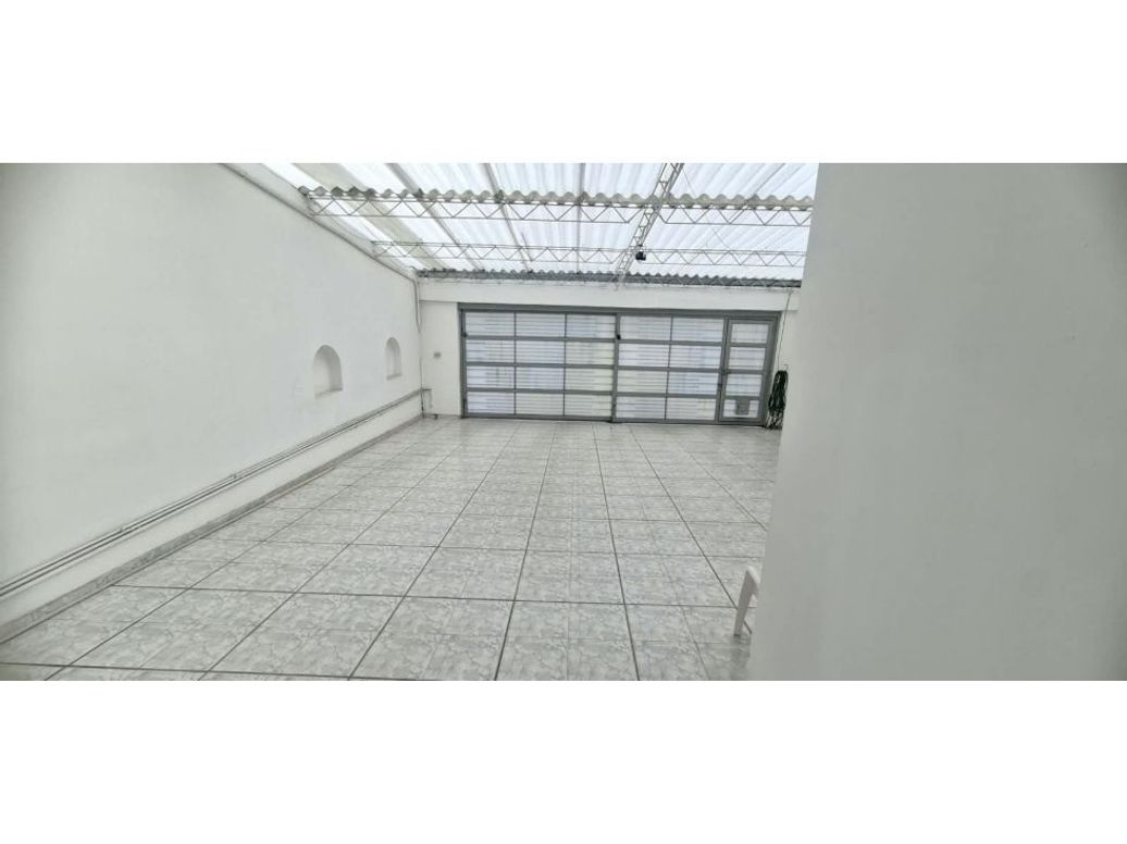 Casa de 5 alcobas en arriendo en Carabelas, Bogotá, 220 m² · foto 2 de 15