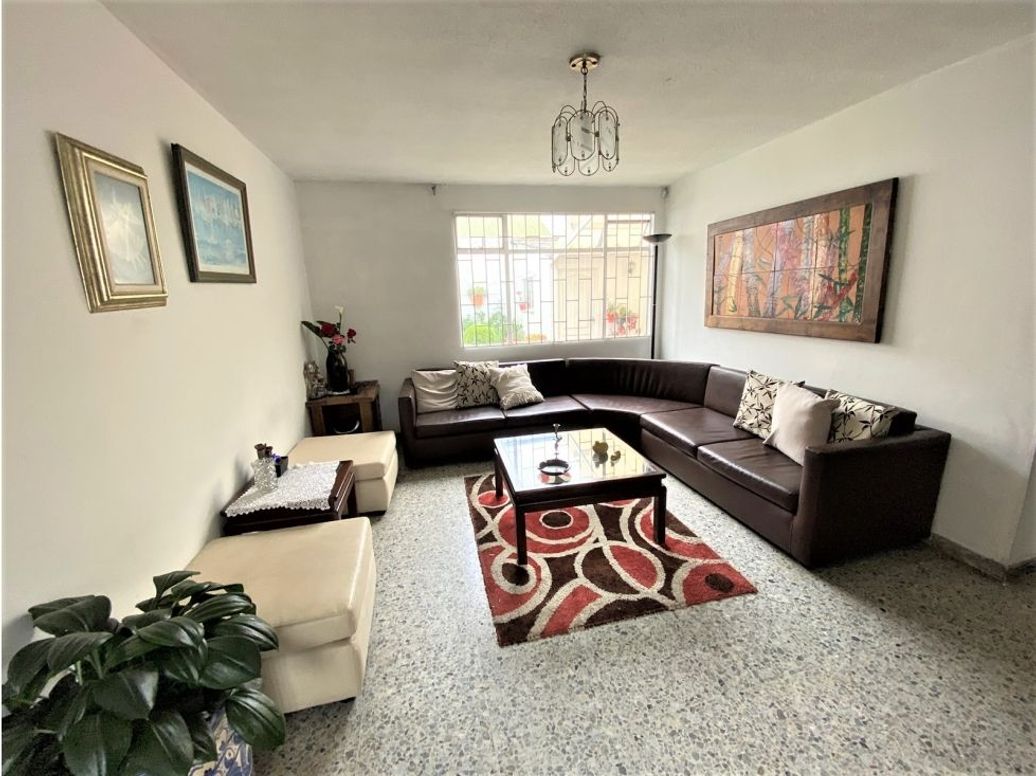 Casa de 3 alcobas en venta en Engativá, Bogotá, 142 m² · foto 2 de 11