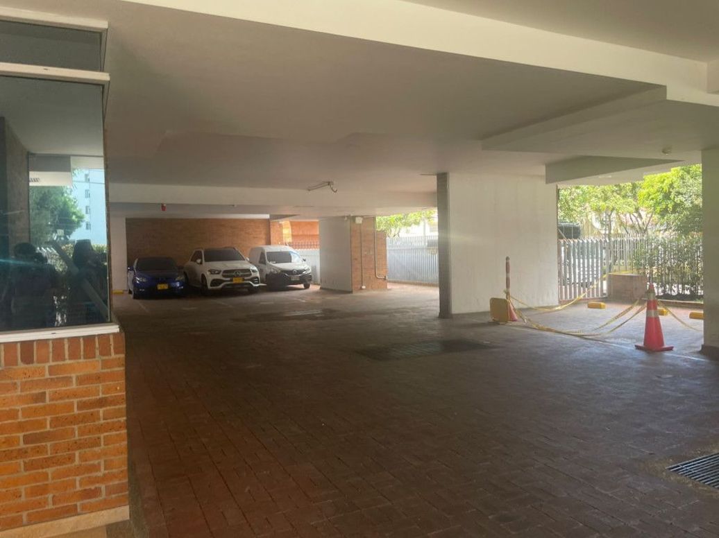 Apartamento de 3 alcobas en venta en Ub. Santa Coloma, Bogotá, 111 m² · foto 15 de 15