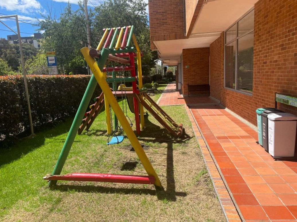 Apartamento de 3 alcobas en venta en Ub. Santa Coloma, Bogotá, 111 m² · foto 12 de 15