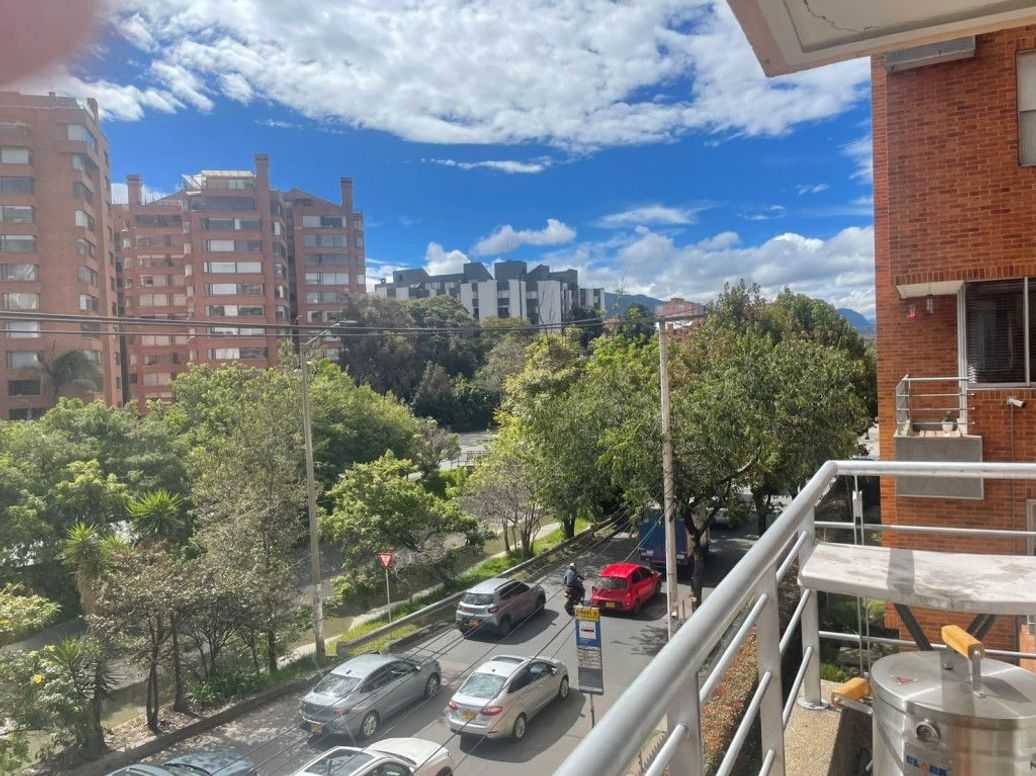 Apartamento de 3 alcobas en venta en Ub. Santa Coloma, Bogotá, 111 m² · foto 3 de 15