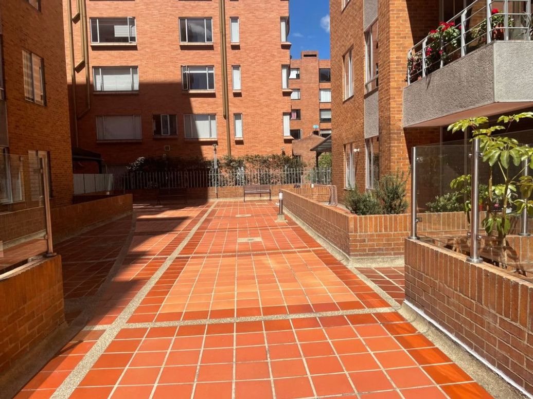 Apartamento de 3 alcobas en venta en Ub. Santa Coloma, Bogotá, 111 m² · foto 10 de 15