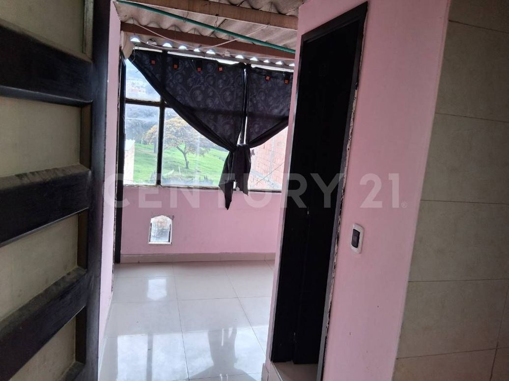 Casa de 8 alcobas en venta en Centro Usme, Bogotá, 92 m² · foto 4 de 20