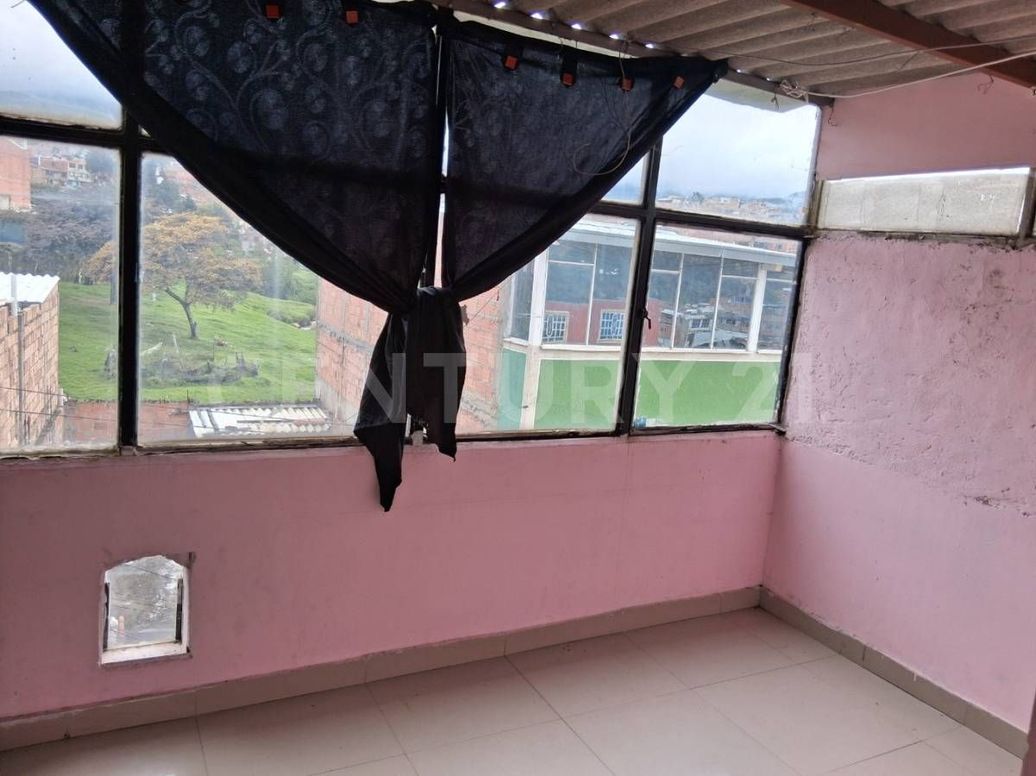 Casa de 8 alcobas en venta en Centro Usme, Bogotá, 92 m² · foto 7 de 20
