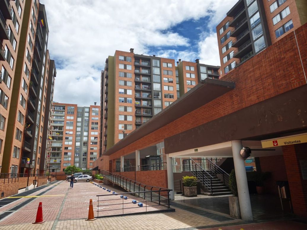 Apartamento de 3 alcobas en venta en La Felicidad, Bogotá, 90 m² · foto 6 de 19