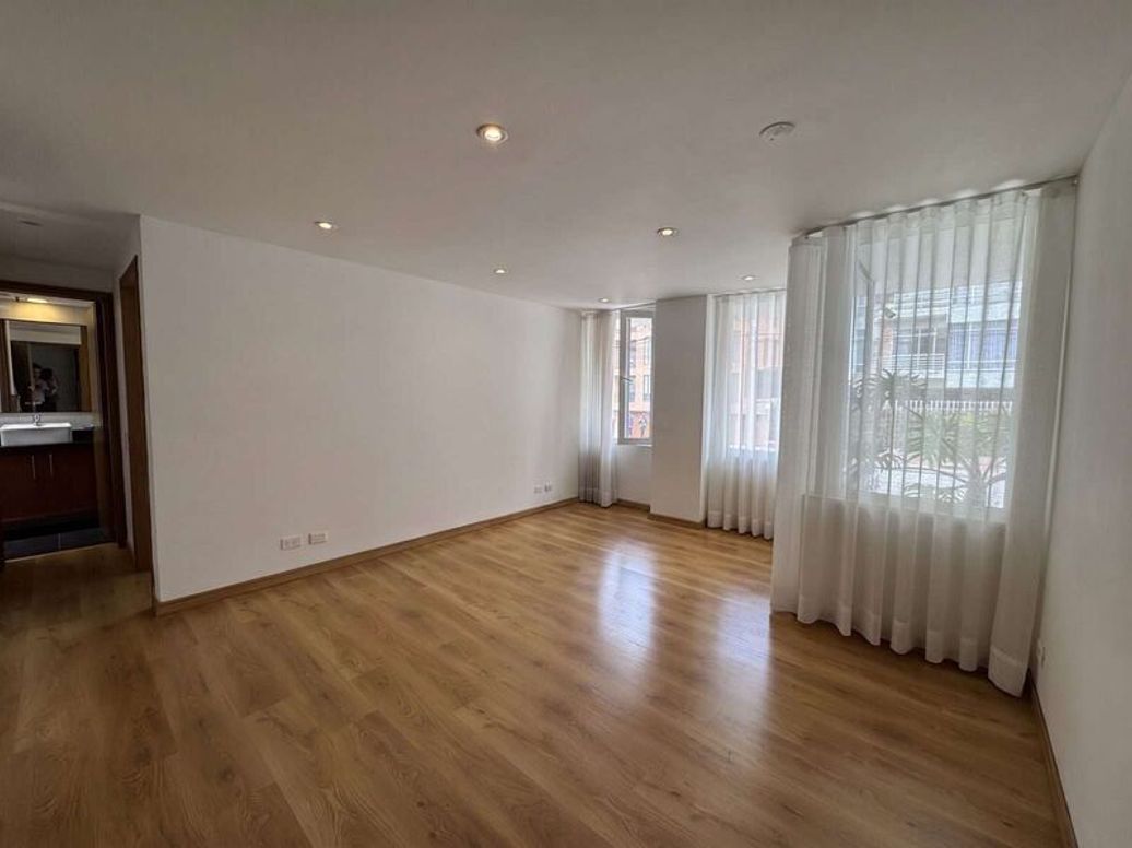 Apartamento de 1 alcoba en arriendo en Santa Bibiana, Bogotá, 52 m² · foto 2 de 9