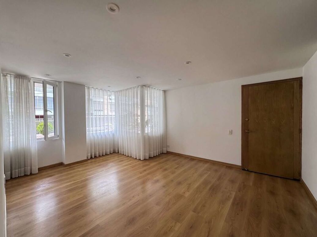 Apartamento de 1 alcoba en arriendo en Santa Bibiana, Bogotá, 52 m² · foto 3 de 9